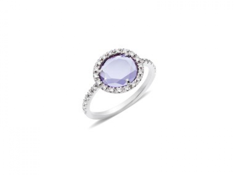 8- Pomellato: Colpo di fulmine The Amethyst calms down strong feelings, clarifies the thoughts and helps to reach widsom. The flat oval shape amethyst is mounted on blackened white gold and paved with 0.15 carats of diamonds. (~ 2'100 Euros)