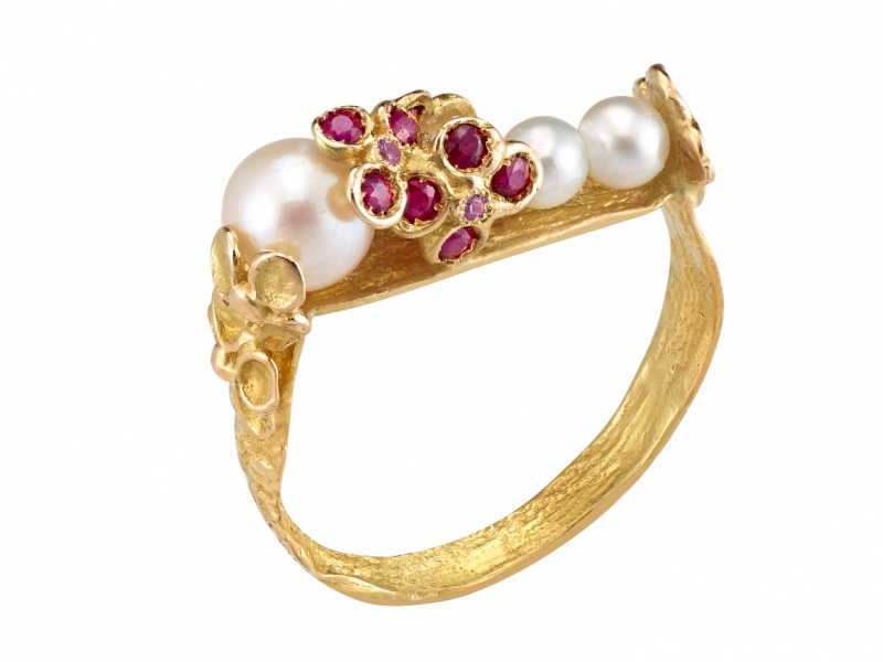 Anais Rheiner Yellow Gold ring set with Akoya pearls,rubis and pink sapphires - 1950 Euros