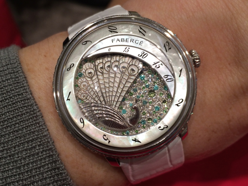 Fabergé unveiled the Lady Compliquée or the stunning work of Jean-Marc Wiederrecht with a peacock mechanism inside the dial.