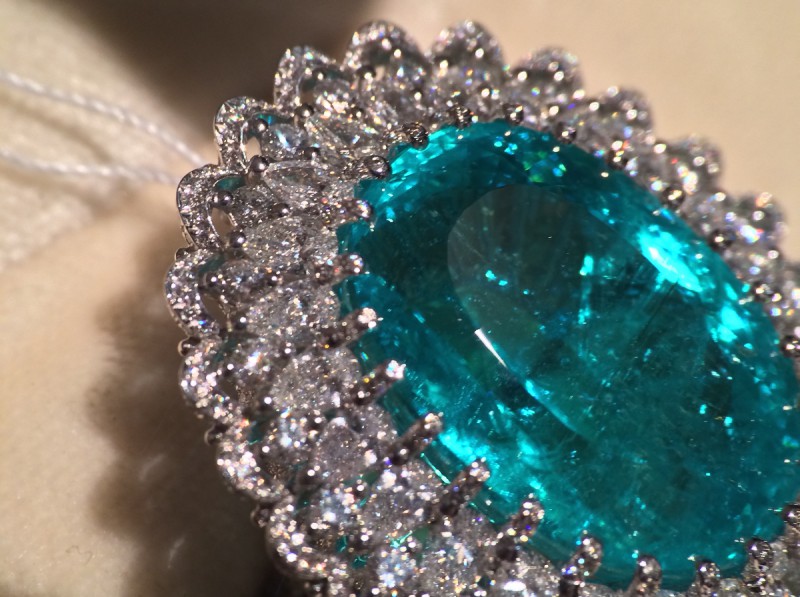 Chopard unveiled a diamond ring with a Paraiba central stone over 10 carats.