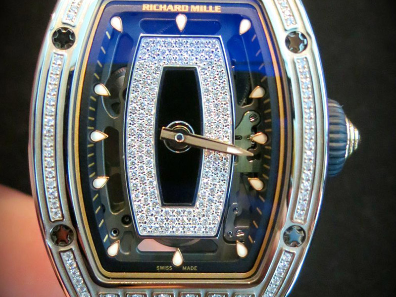 RM07-01 by Richard Mille, when women equal men. When you think: Richard Mille, you think: sports cars and cigars coupled with a hundred of complicated references as complicated as the variety of RM-pieces. Keeping the iconic barrel case – and what made Richard Mille who he is- he made an evolution of the existing feminine reference RM07 adding -01 to the end. The RM07-01 with flying indexes, a squeleton automatic sapphire movement, a diamond-paved dial and semi-paved case in black ceramic case. An elegant piece where aesthetics takes over mechanics. (~ 83'000 Euros)