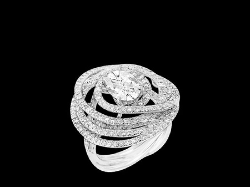 9- Chanel: 1932 Collection Ring In November 1932, Mademoiselle Chanel presented in Paris a unique diamond jewelry collection dealing with timeless themes she adored.