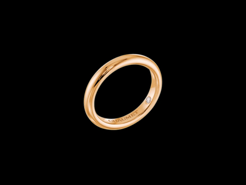 Chaumet- Alliance Fidélité Red Gold wedding band named Loyalty - 3mm thick with an incrusted diamond inside the band. (~ 1'000 Euros)