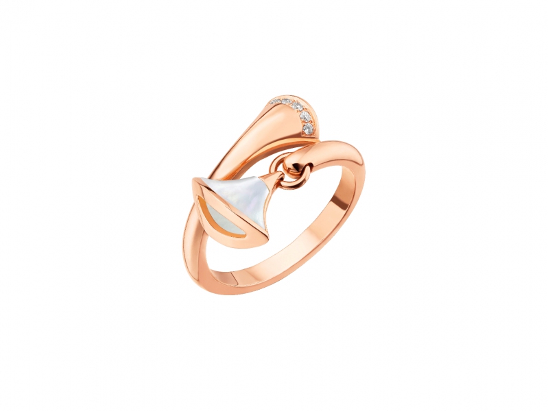 Bvlgari divas' dream small contraire ring rose gold set with mother-of-pearl and pavé diamonds