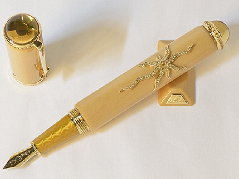 Pen mounted on gold with diamonds Yvan de Ancos