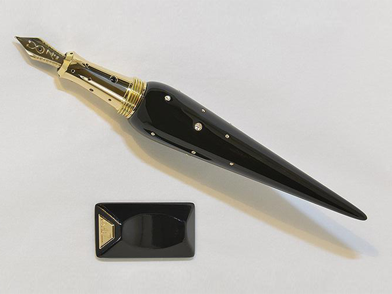 Yvan de Ancos pen set with diamonds with yellow gold