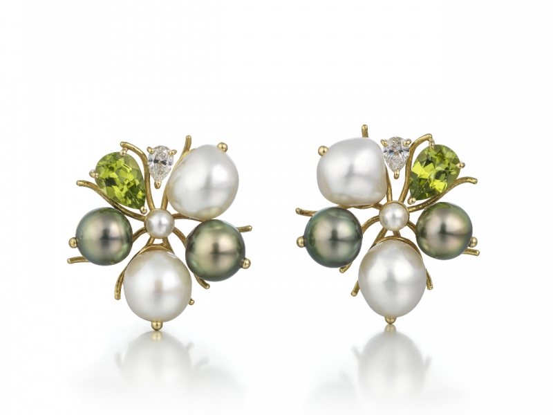 Jane Sarginson Earrings, Floret Collection, 18ct gold with dark and white pearls peridots and diamonds / Images © The Goldsmiths’ Company. Photography by Richard Valencia