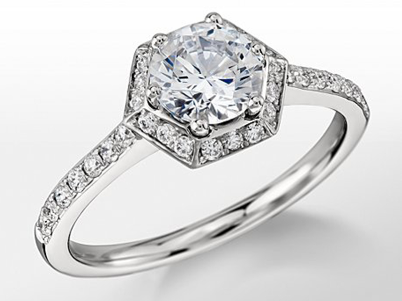 6- Monique Lhuillier : The Hexagon Halo Engagement Ring. Forever timeless, this luxurious platinum engagement ring showcases an hexagon halo of pavé-set diamonds that accents its graceful aesthetic. ( ~ 2,200 Euros)