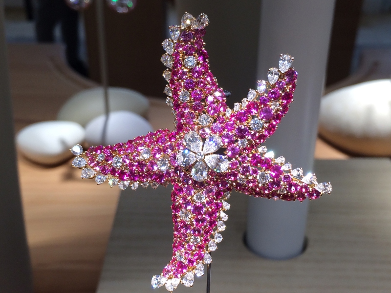 Van Cleef & Arpels Etoile de mer clip pink sapphires and diamonds pear-shaped diamonds