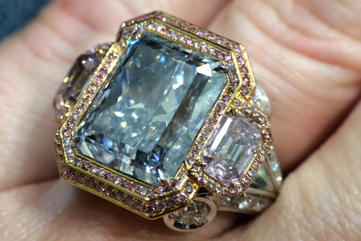 Psychology of Jewelry Attraction: The Deep-rooted Fascination