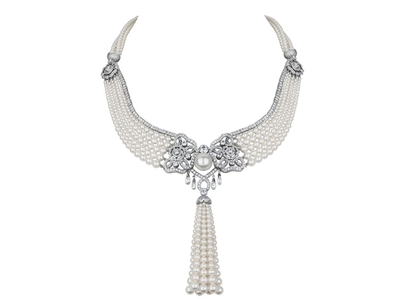 Garrard Pendant mounted on white gold with pearls and diamonds
