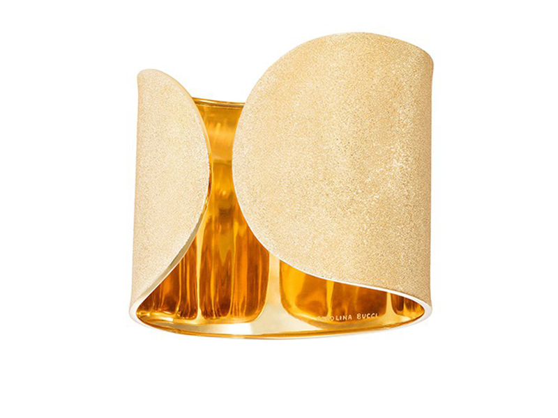 Carolina Bucci Florentine cuff mounted on yellow gold, 6.5 cm high