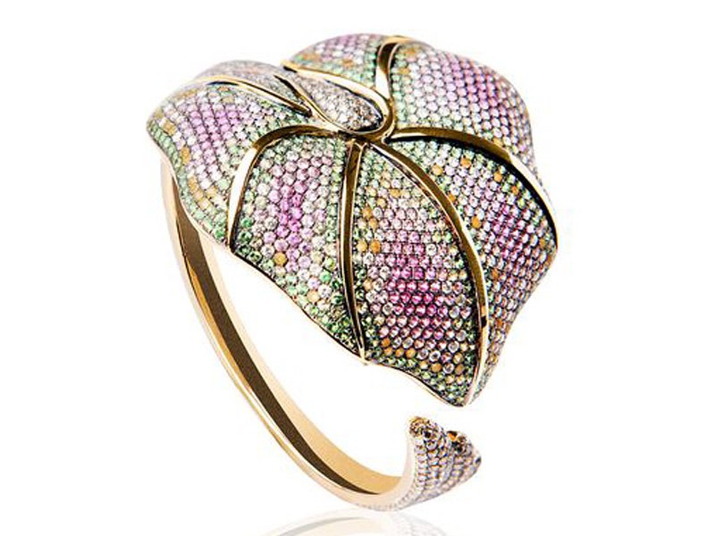 Elise Dray Nymphea cuff mounted on yellowgold with white/brown diamonds, rose sapphires, tsavorites and peridot