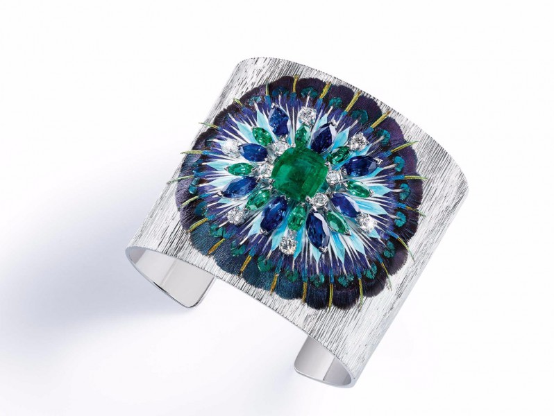 Piaget Secrets and Lights collection - cuff mounted on white gold, emeralds, blue sapphires, diamonds and peacock feathers