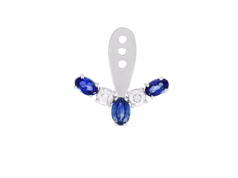 Yvonne Leon This ear jacket mounted on white gold with blue saphirs and diamonds is available at the Pop Up - CHF 3'955