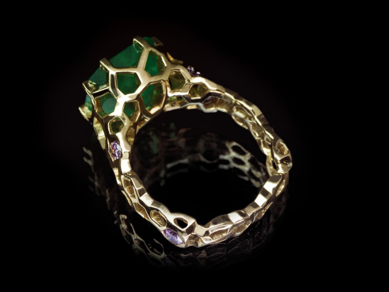 Guy & Max 3D printed jewelry ring yellow gold emerald