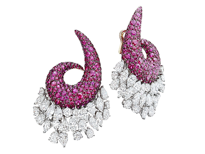 Neon colors De Grisogno purple earrings diamonds