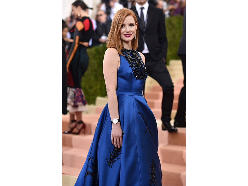 Piaget Jessica Chastain wore diamonds earrings and the beautiful Limelight watch.