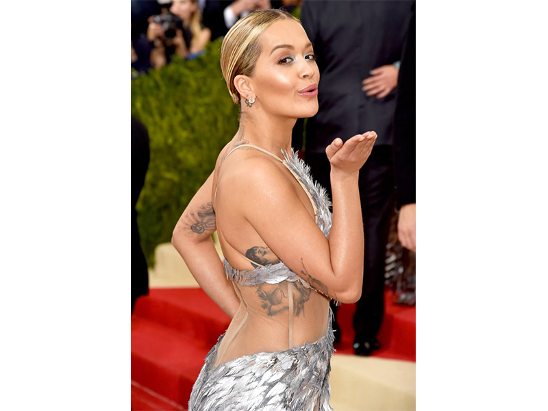 Lorraine Schwartz Rita Ora wore 10 carat diamond studs.