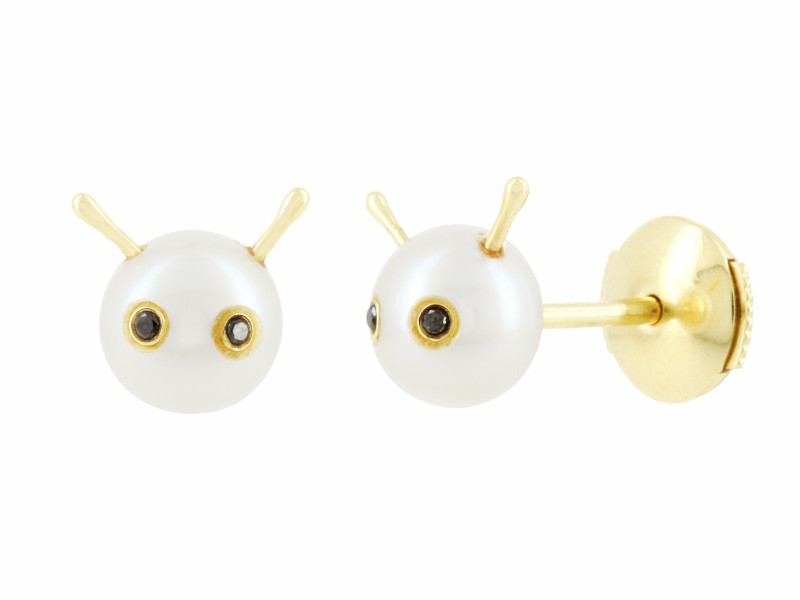 Yvonne Leon These studs mounted on yellow gold with pearls and black diamonds are available at the Pop Up - CHF 680