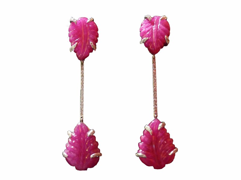 Verney Feuille rubis earrings set with diamonds and rubies are available at the Pop Up