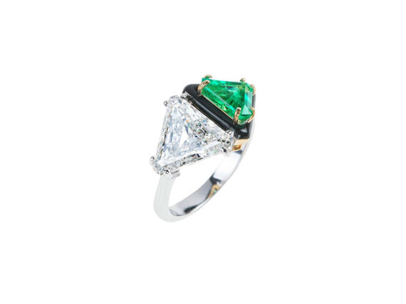 Nikos Koulis From Oui collection - Ring with white trillion diamond, emerald and black enamel