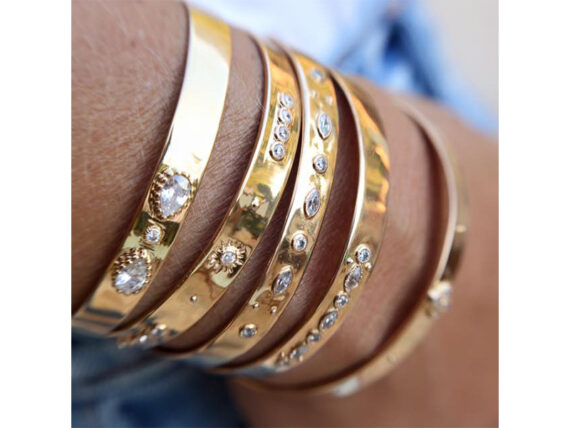 Luj Paris Bracelet mounted on gold set with diamonds