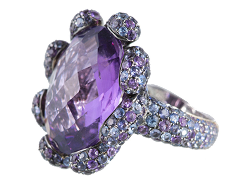 Vanessa Martinelli Camille Ring from the Garden collection with an amethyst central stone and paved with blue sapphires, iolites and amethysts