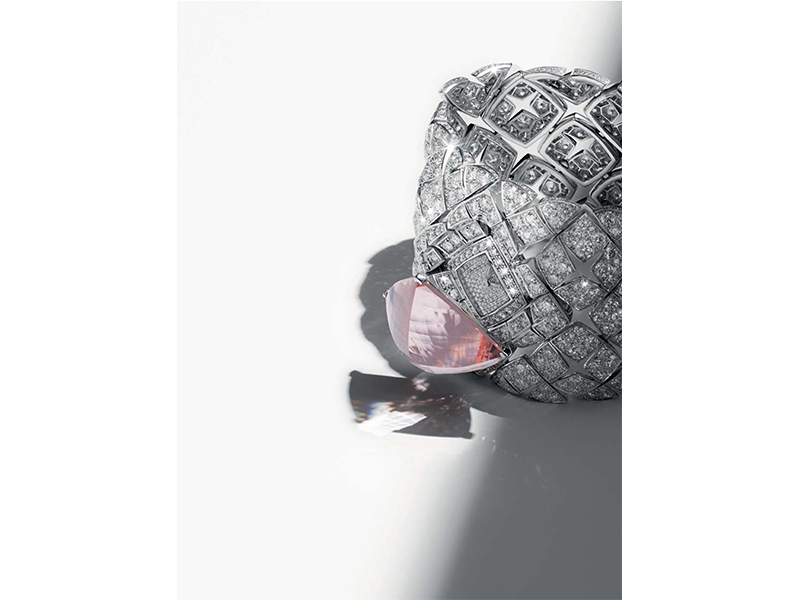 Chanel Les Eternelles Signature Morganite secret watch mounted on an 18-carat white gold case with a cabochon-cut morganite weighing 43.64 carats surrounded by brilliant- cut diamonds. Quartz movement. Unique piece.