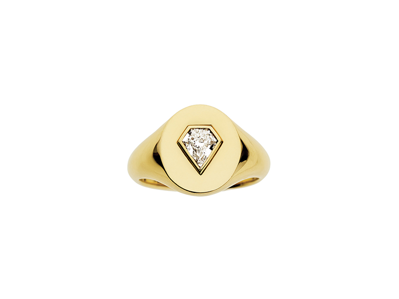 Jemma Wynne prive diamond shield signet ring mounted on yellow gold 