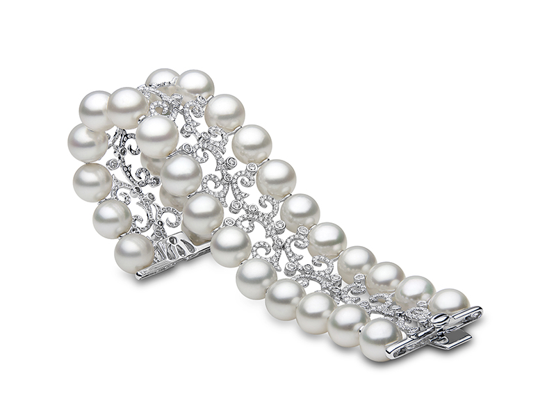 Yoko  London white pearl bracelet with diamonds 