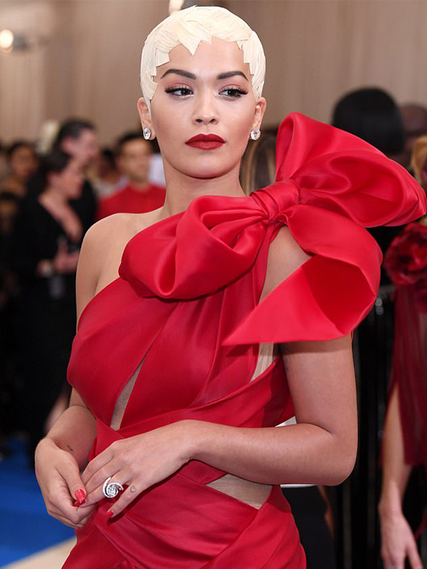 Lorraine Schwartz Rita Ora wore 30 carats diamond studs.