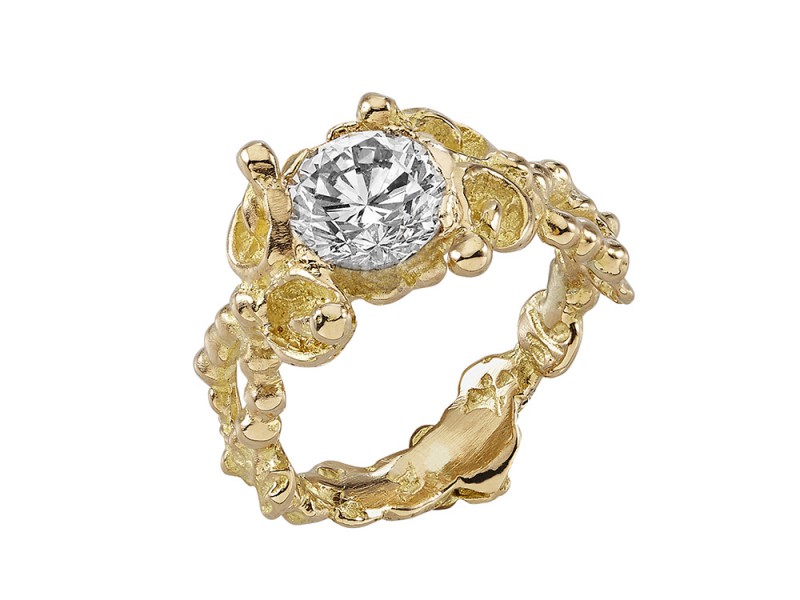 Anais Rheiner Central diamonds mounted on yellow gold