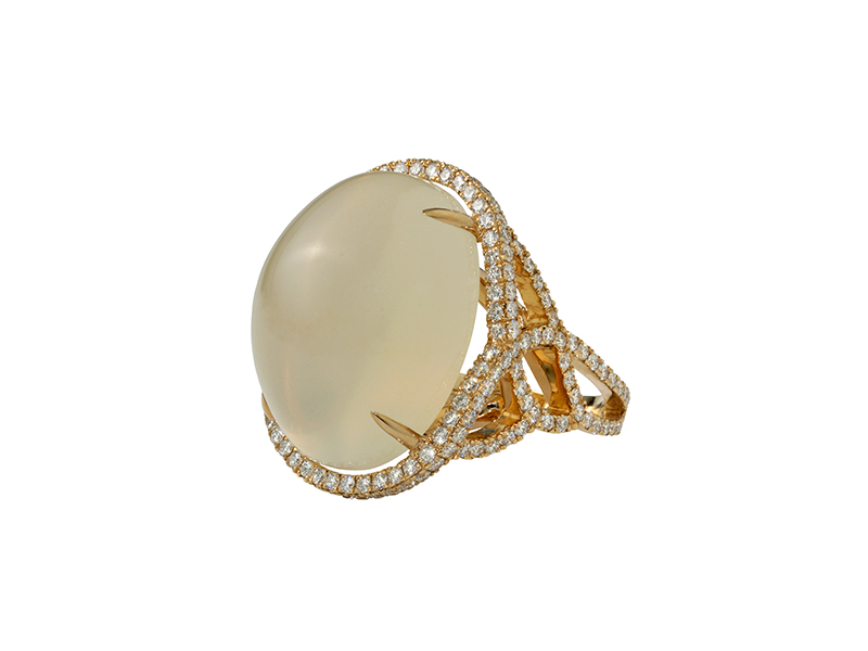 Etername Moonstone and diamonds ring mounted on rose gold 