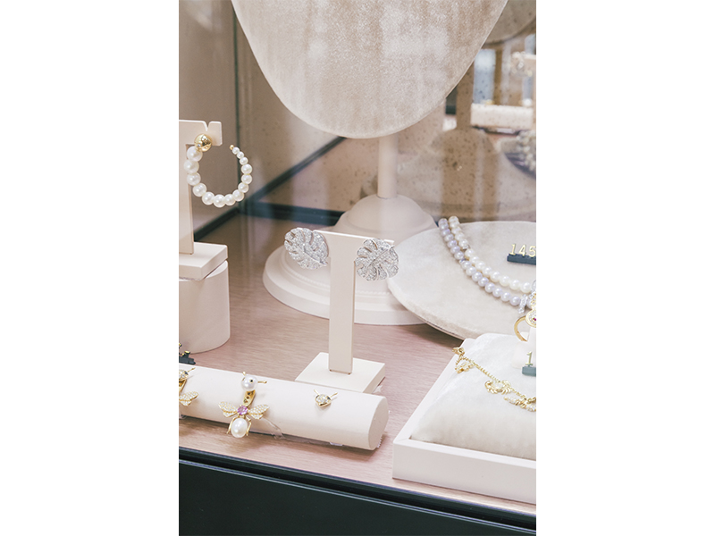 Yvonne Léon's Boutique paris jewelry 