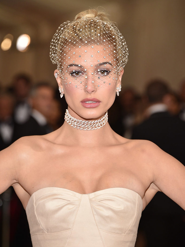 Lorraine Schwartz Hailey Baldwin wore diamond chocker and diamond earrings.