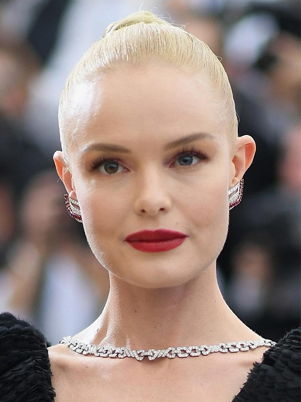 Cartier Kate Bosworth wore Cartier vintage necklace and bracelet with diamond ring.