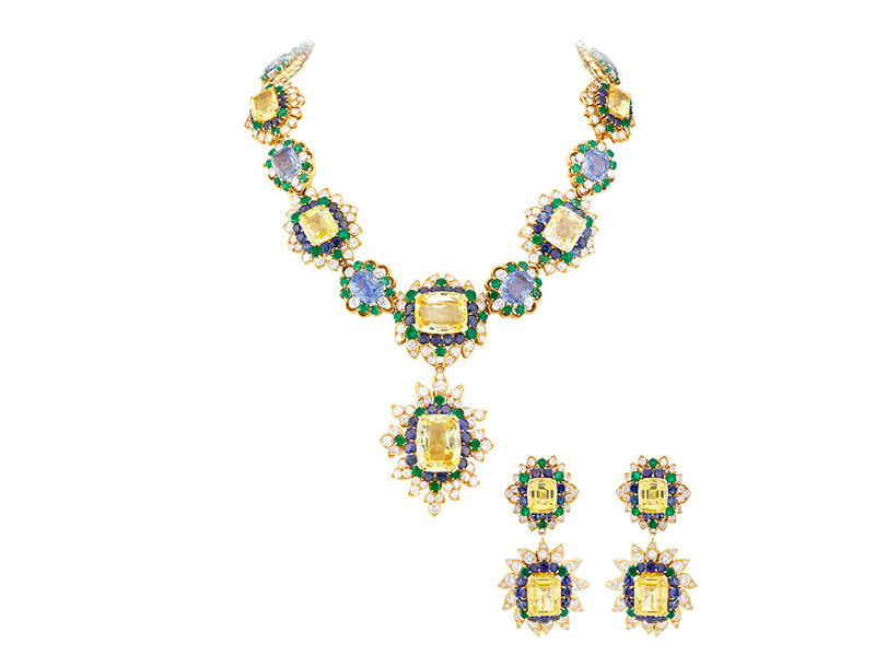 Van Cleef & Arpels (e) Necklace with detachable clip and detachable bracelet and earrings with detachable pendants. Heritage collection, 1959