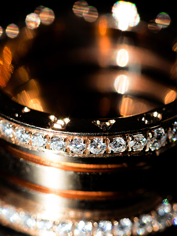Bulgari B. Zero1 ring mounted on rose gold with two lines of diamonds