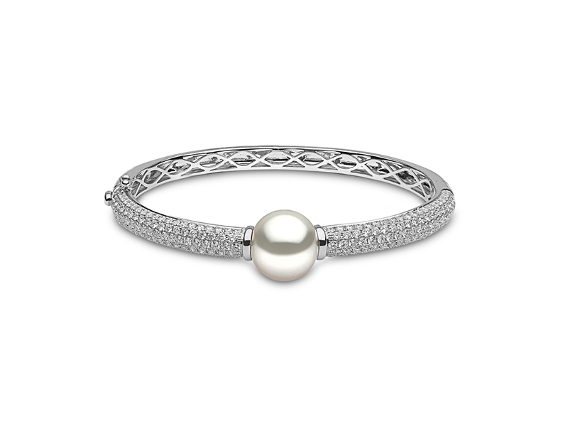 Yoko London Mayfare bracelet mounted on white gold with diamonds and a south sea pearl