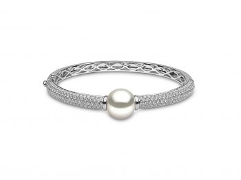 Best selection of white pearl bracelets !