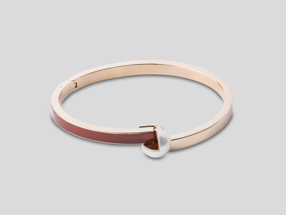 Tarsis Stanå bracelet in 18k pink gold, AAA white freshwater cultured pearl and red cornalian