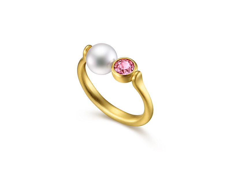 Tasaki by MHT Callisto Ring mounted on yellow gold with akoya pearl and pink spinel