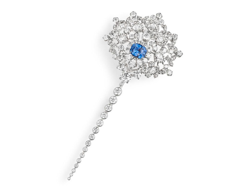 Chaumet Brooche mounted on white gold set with sapphire and diamonds