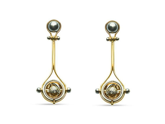 Elie Top From Mécaniques Célestes collection - Pluton earrings mounted on yellow gold with distressed silver and diamonds