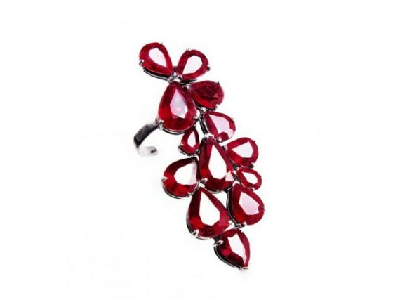 La Tache Bobo Thumb ring mounted on black gold with natural ruby