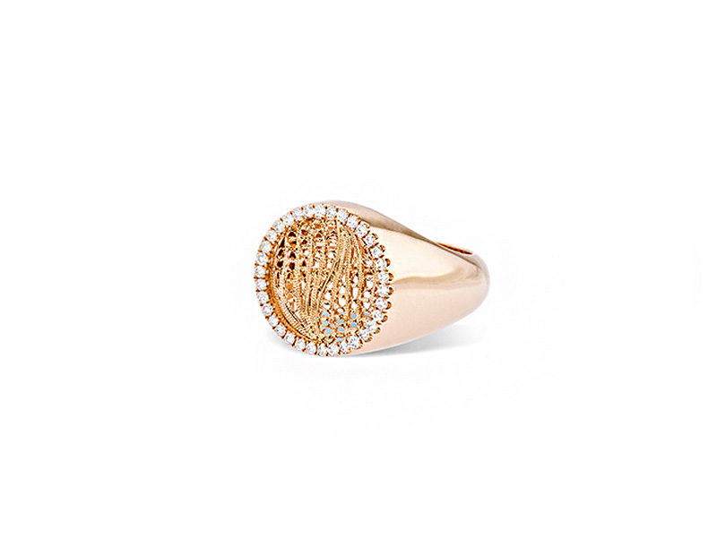 Eleuterio Dentelle gold filigree signet ring mounted on rose gold