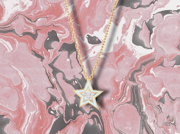 What is the difference in terms of technique between Laquer and Enamel