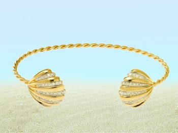 How To Embrace The Sea Shell Jewelry Trend (Without Looking Like You’ve Escaped From A 90’s Movie!)