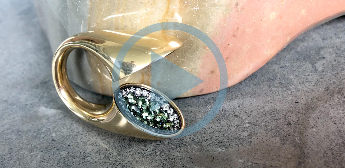 Vram Echo Ring set with demantoid garnet and diamonds